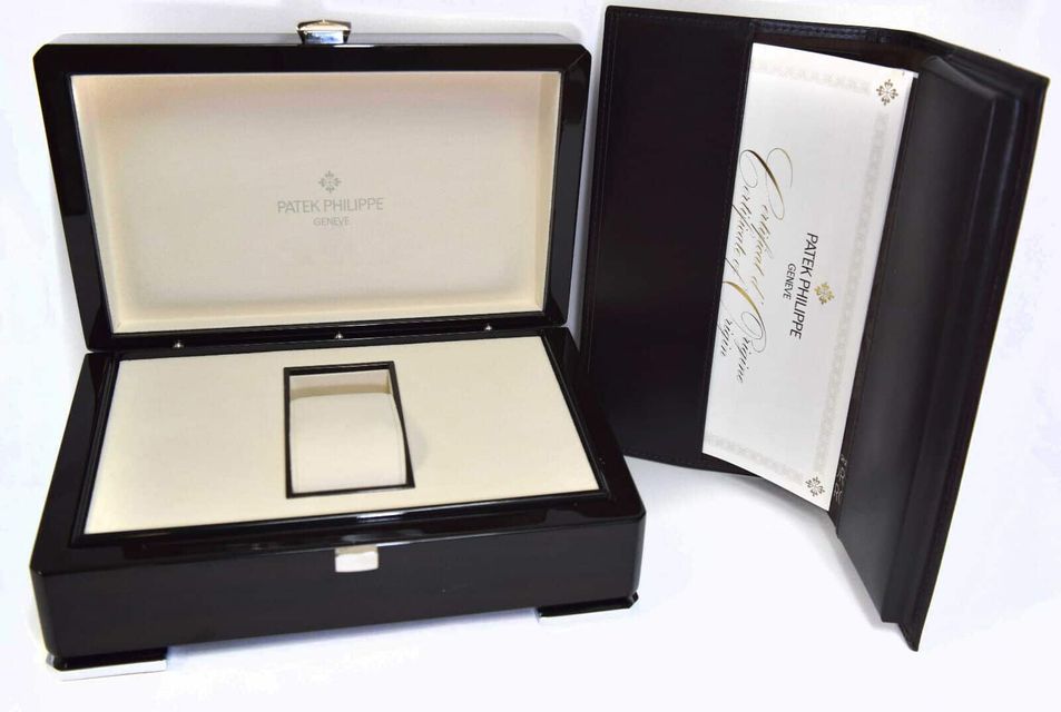 Patek Philippe Calatrava 5227R-001 Image 5